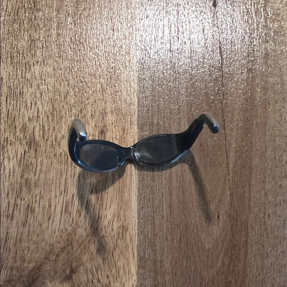 Vintage 1990s bratz sun glasses